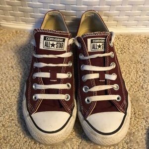 Burgundy converse!!